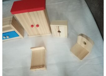 Dřevěný nábytek pro panenky - 3