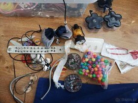 Výtvarné potřeby korálky,přišívky  pro kreativce - 3