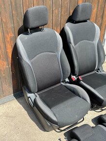 Přední a zadní sada sedaček Nissan Juke F15 - 3