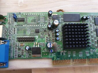 Ati Radeon 7000 - 64MB (rok 2001) - 3