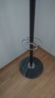 Věšák - 3