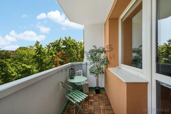 Prodej bytu 1+1 se dvěma balkony, 40 m², na Trávníkách v Otr - 3
