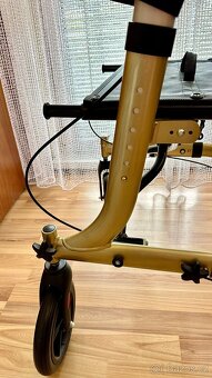 Chodítko pro seniory/čtyřkolové/odlehčené/skládací/jako nové - 3