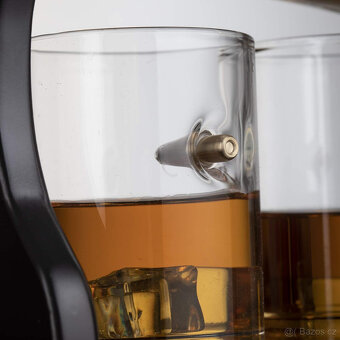 Luxusní karafa v podobě Kalashnikova - 3