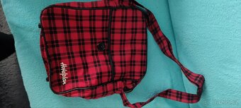 Batoh zelený a červenočerná sportovní kabelka - 3