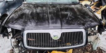 prodám díly ze Škody Superb 1 ,černá met. 9910 - 3