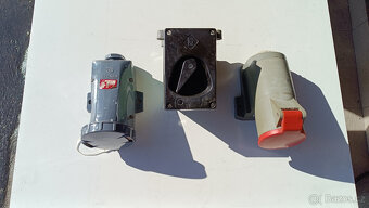 Zástrčka ke karavanu, zásuvky + vypínač 400V - 3