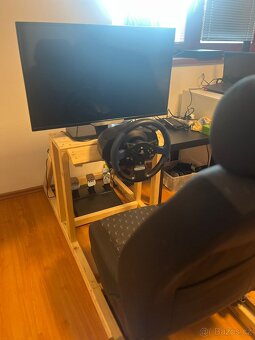 Volant Thrustmaster T150 PRO se sedačkou a televizí - 3
