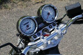 Kawasaki ZR-7 - 3
