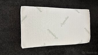 Bílá postýlka včetně matrace + 2x nepromokavé prostěradlo - 3