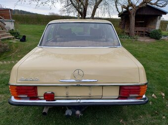 Mercedes Benz 240D W115 - 3