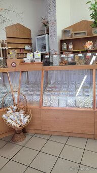 Nábytek vybavení prodejny - 3