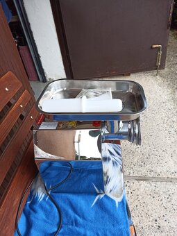 MLÝNEK NA MASO VEVOR 12 - 3