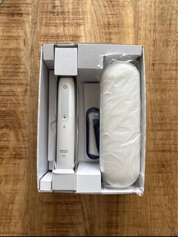 Elektrický zubní kartáček Oral-B iO Series 4 - 3