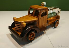Dřevěné auto se slivovicí-hnědé - 3