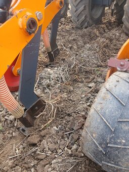 Mzuri secí stroj-strip till (pásové zpracování půdy) - 3