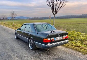 Mercedes W124 260e - 3