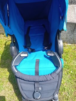 Nadherný kočárek Britax jako nový nevyužívaný plus korba - 3
