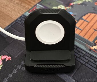 Apple Watch nabíjecí stojánek Spigen. - 3