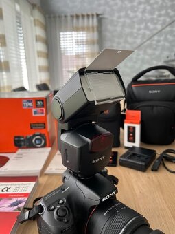 Sony A57 s příslušenstvím - 3