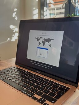 MacBook Air 13” (2020) – Rose Gold – TOP STAV - 3