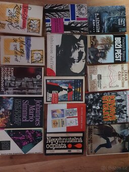 Set více než 150 knih - 3