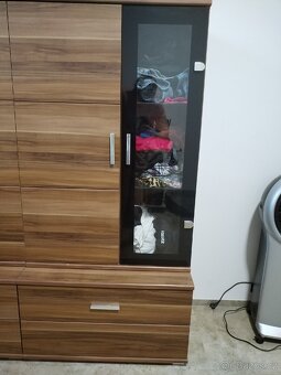 Obyvaci stena, s TV stolkem - 3