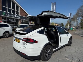 Tesla model X - 3