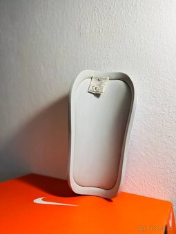 Prodám fotbalový chrániče Nike - 3