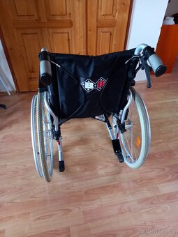 Repasovaný mechanický invalidní vozík - 3