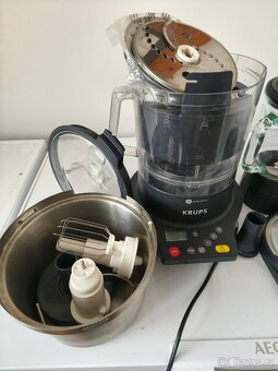 Kuchyňský multifunkční robot, mixér, strouhač, mlýnek - 3