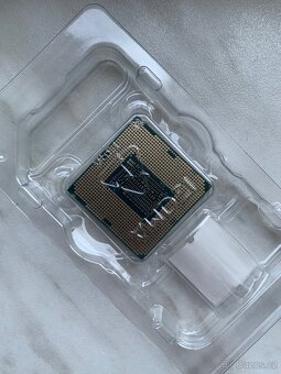 Intel Core i5-9400F - 3