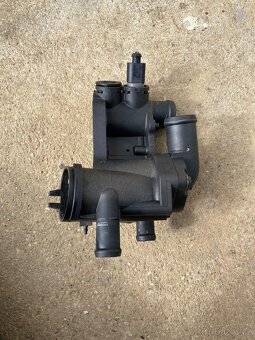 Pouzdro termostatu Volkswagen golf 4 - 3
