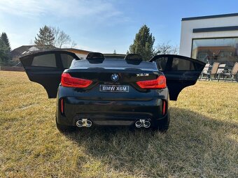 Elektrické autíčko BMW X6 M dvoumístné XXL lakované černé - 3