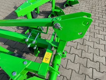 Tříradličný pluh CR-320 - 3