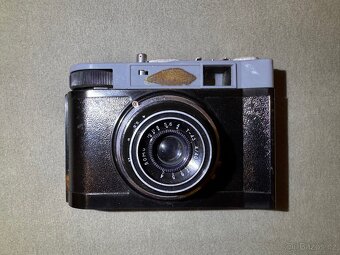 Starý retro sovětský fotoaparát OMO - 3