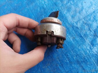 Spínací skříňka s klíčkem č. 2, PAL - 3