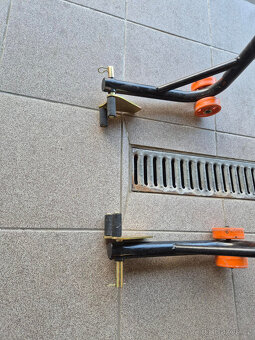 stojan na motorku - 3