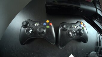 Xbox 360 E s Kinectem, 2 Ovladace a 7 Hrama - 3