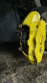 Štvorpiestové Brembo brzdiče 330mm / 305mm - 3