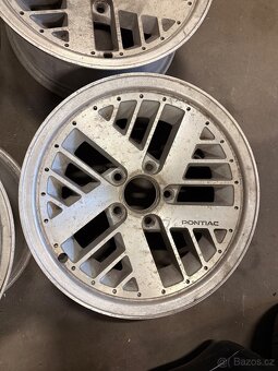 Pontiac Firebird R16x8 - 3