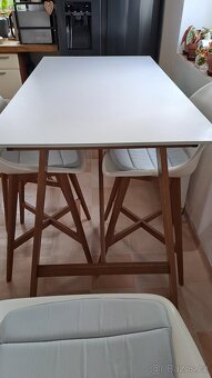 Jídelní sestava ,stůl a čtyři židle - 3