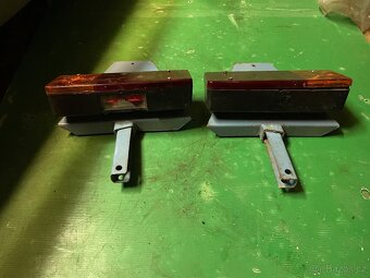 zadní světla, pravé a levé s osv. spz + držáky - 3