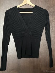 Dáms. černý top/tričko/svetřík s dl. ruk. a výstřihem – M/L? - 3