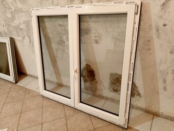 2 okna 150 x 140 cm, doprava - 3