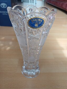 6 broušených křišťálových váz - 3