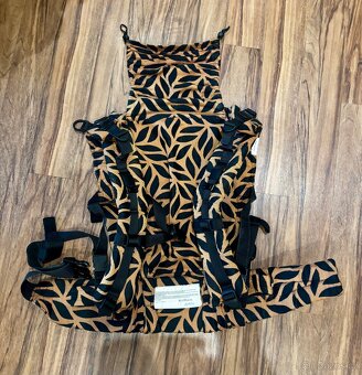 Nosítko MoniLu UNI Leaves Saffron - 3