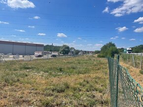 Komerční pozemek Hustopeče 2300m2 - 3