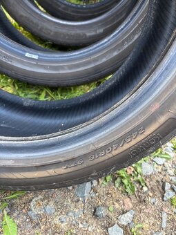 Letní pneu 245/40 R18 - 3