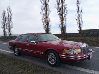 1994 Lincoln town car signature series - 3